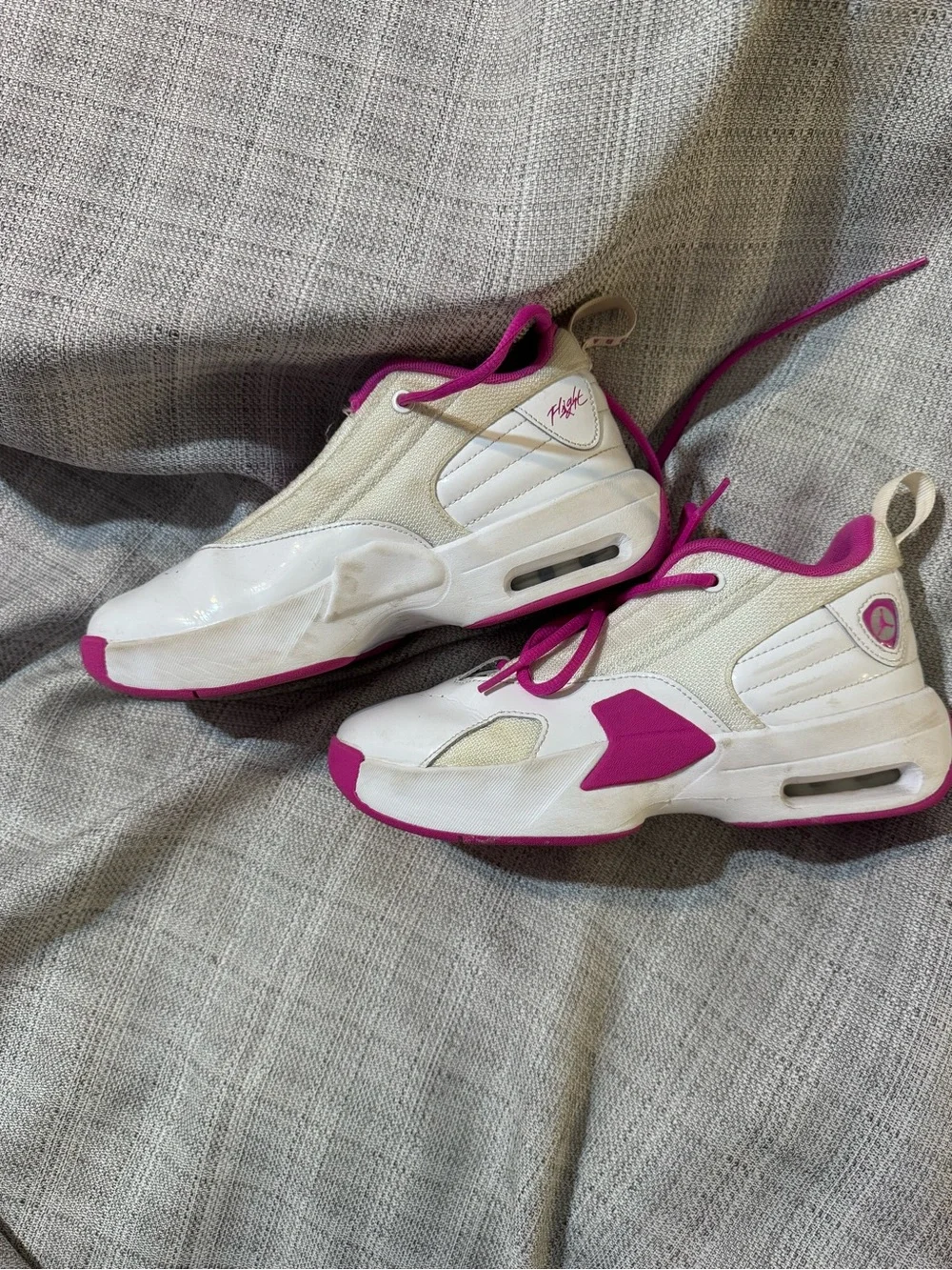 Jordan Max Aura 6 White Fire Pink Sneakers Size 4.5Y FQ8297-160